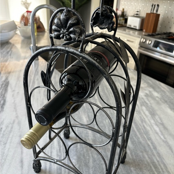Handsome 5 bottle counter top wine rack pewter /black colour tasteful secure - Picture 10 of 17
